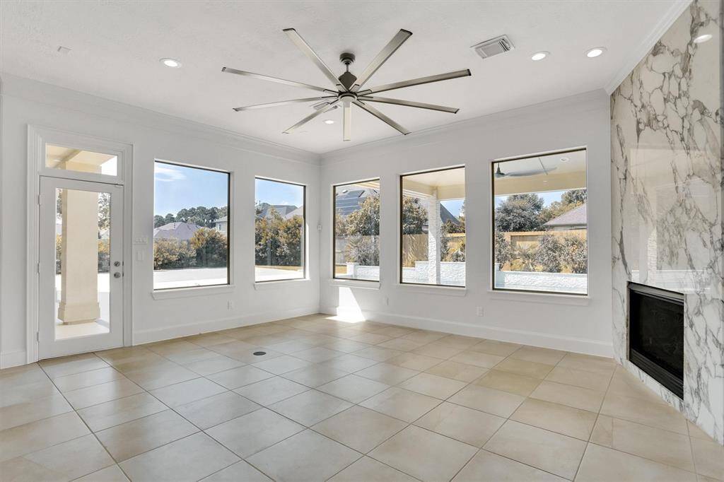 Whether it's a simple night in or entertaining family and friends, this home has tons of open space for everyone to enjoy! Featuring high ceilings, large windows letting in bright natural light, and a stunning fireplace.