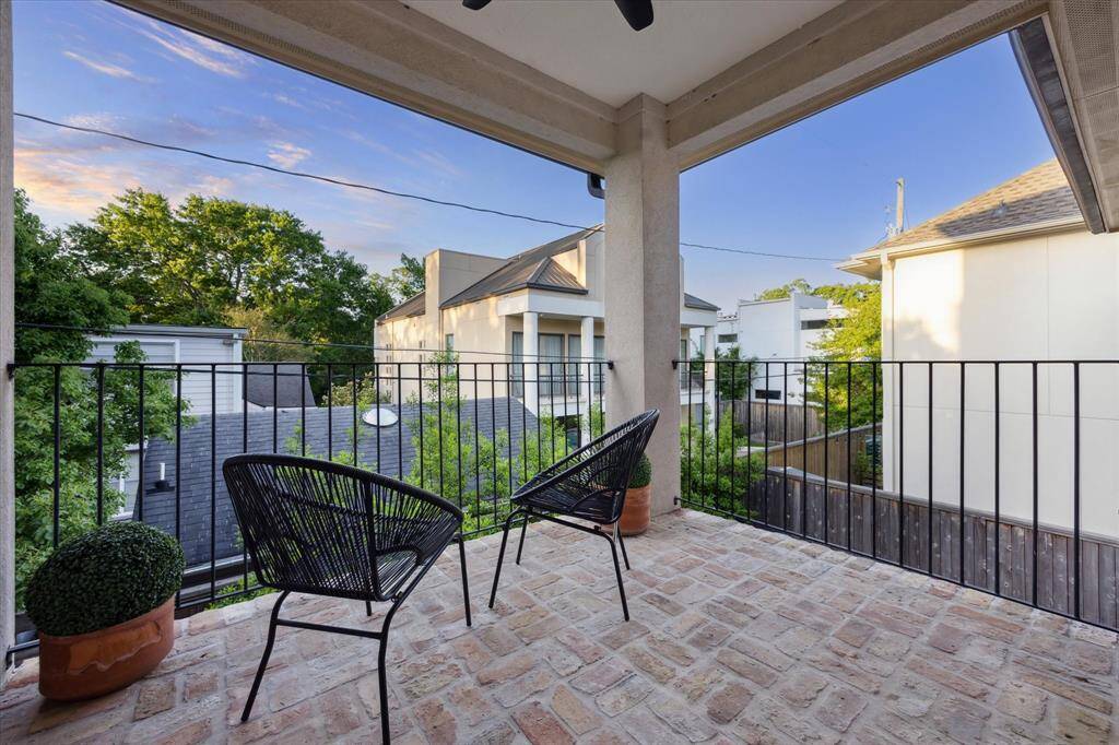 Private Primary Balcony overlooks backyard