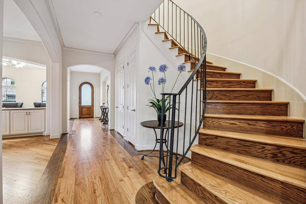 Curved staircase with modern iron railing