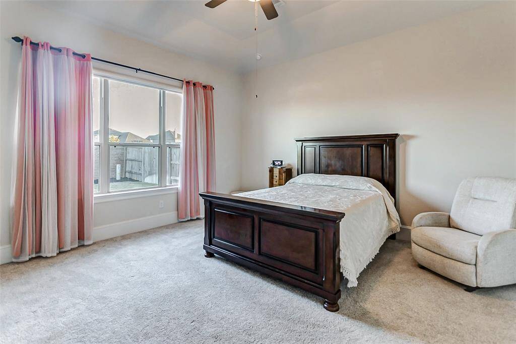 Huge Primary bedroom...