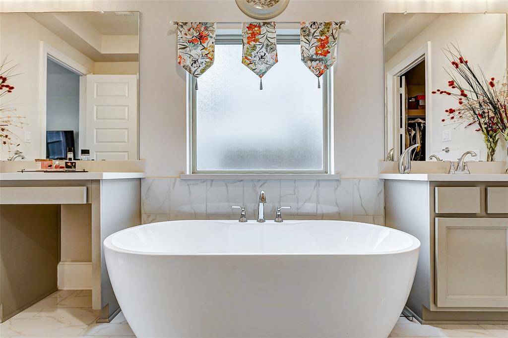 Opulent soaking tub for relaxation