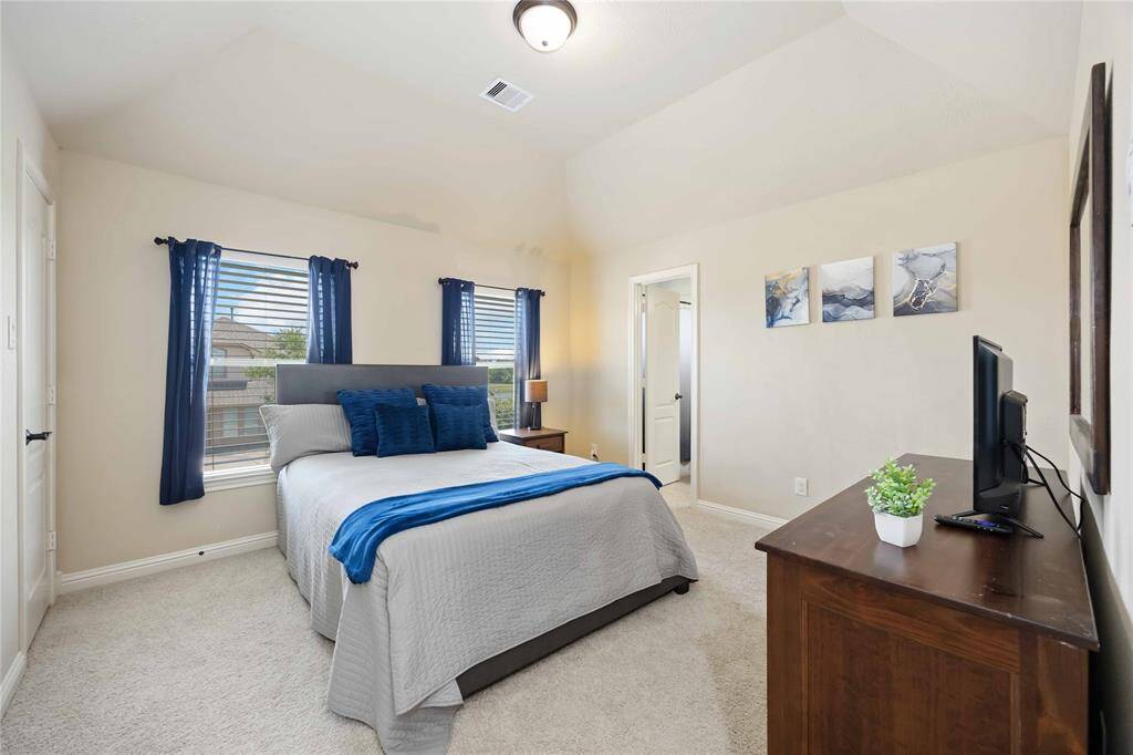 3rd bedroom featuring an ensuite bathroom, a walk-in closet and plenty of natural light.