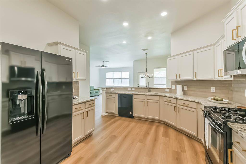 Ample cabinetry offers abundant storage for all your kitchen needs.