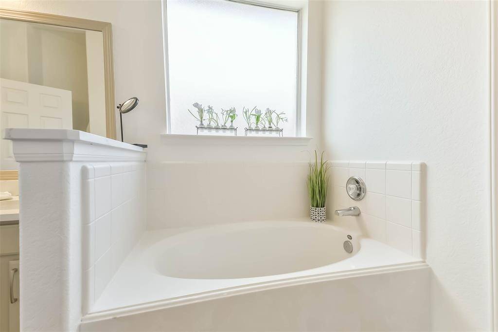 Primary soaking tub