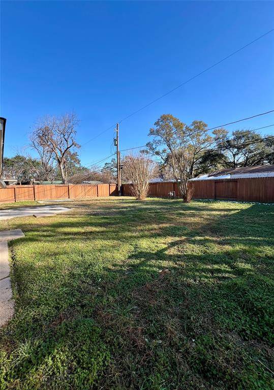 7,020 SqFt lot, No HOA, selling AS-IS, LOT VALUE