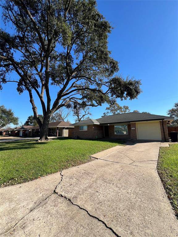 7,020 SqFt lot, No HOA, selling AS-IS, LOT VALUE