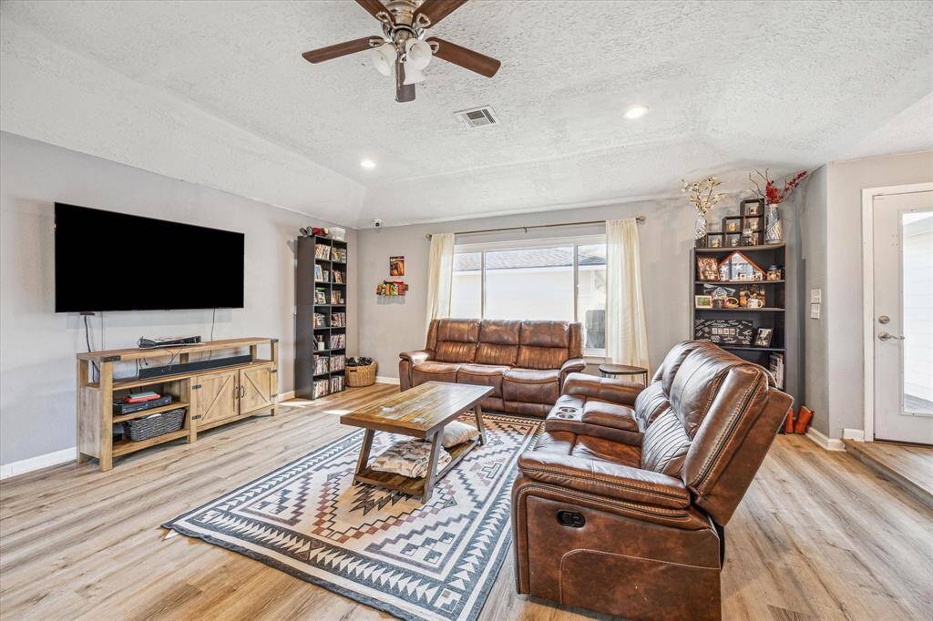 Stainless steel appliances, granite countertops