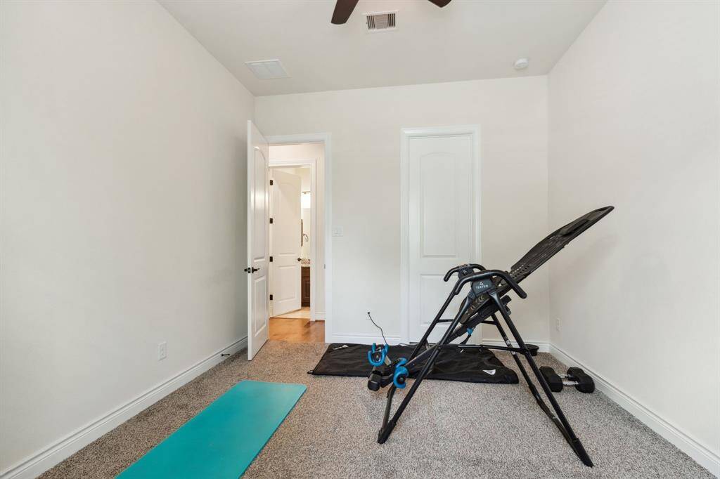 Notice the full batch available to the guest bedroom.