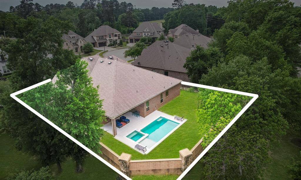 Enjoy the tranquility with no rear or side neighbors on one side.  Plus the lot is on a cul-de-sac for minimal traffic.