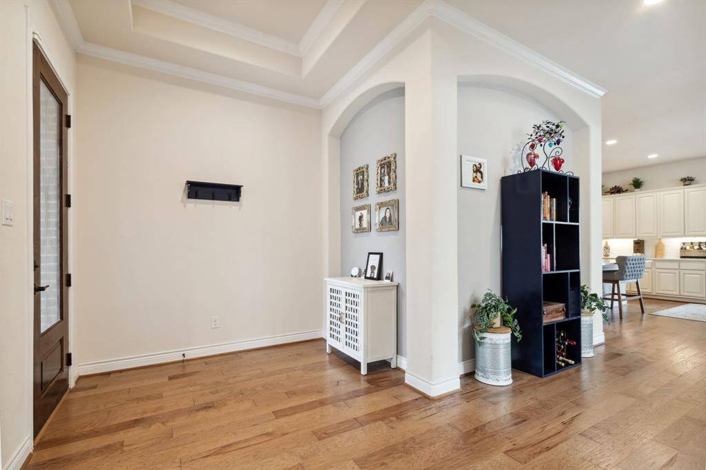 Notice the extensive crown molding.