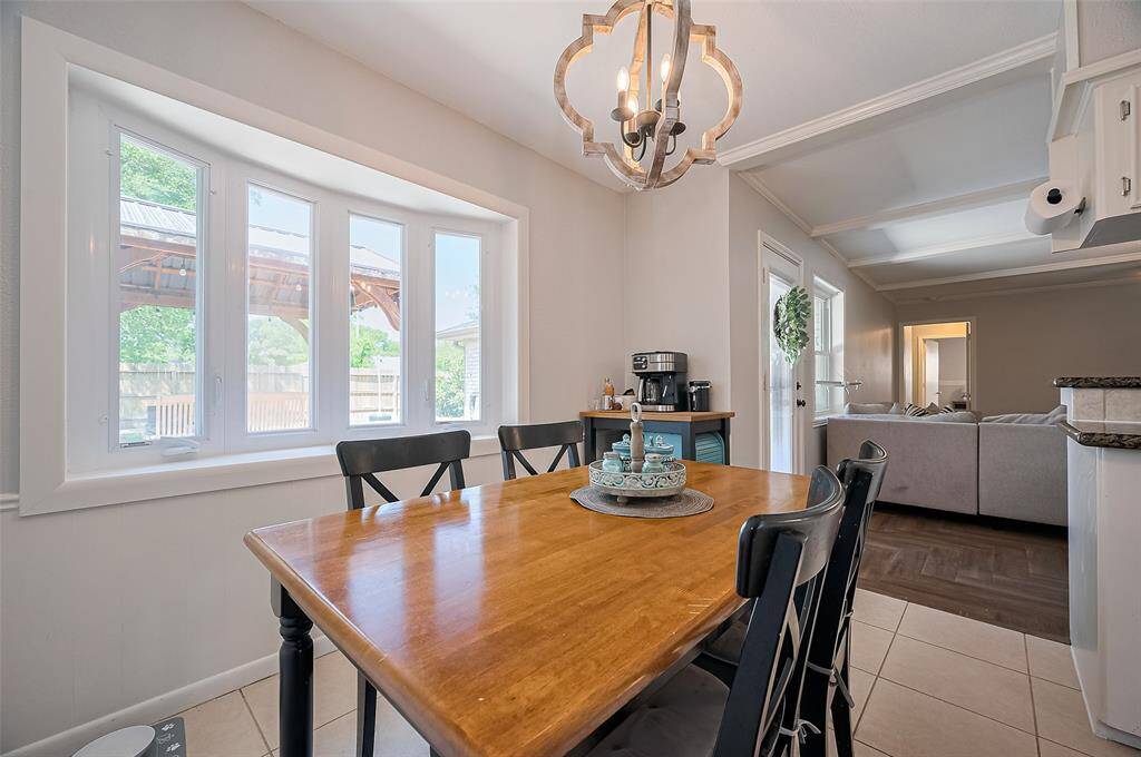 Breakfast area.