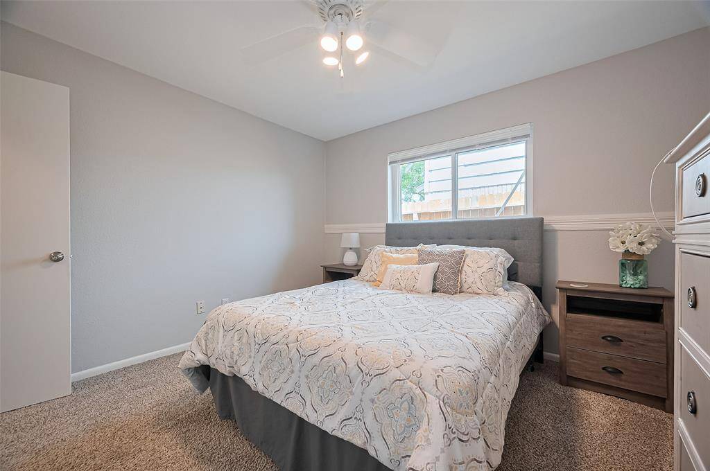4th bedroom, carpet.