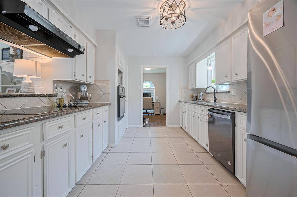 White painted cabinets. hardwear.
