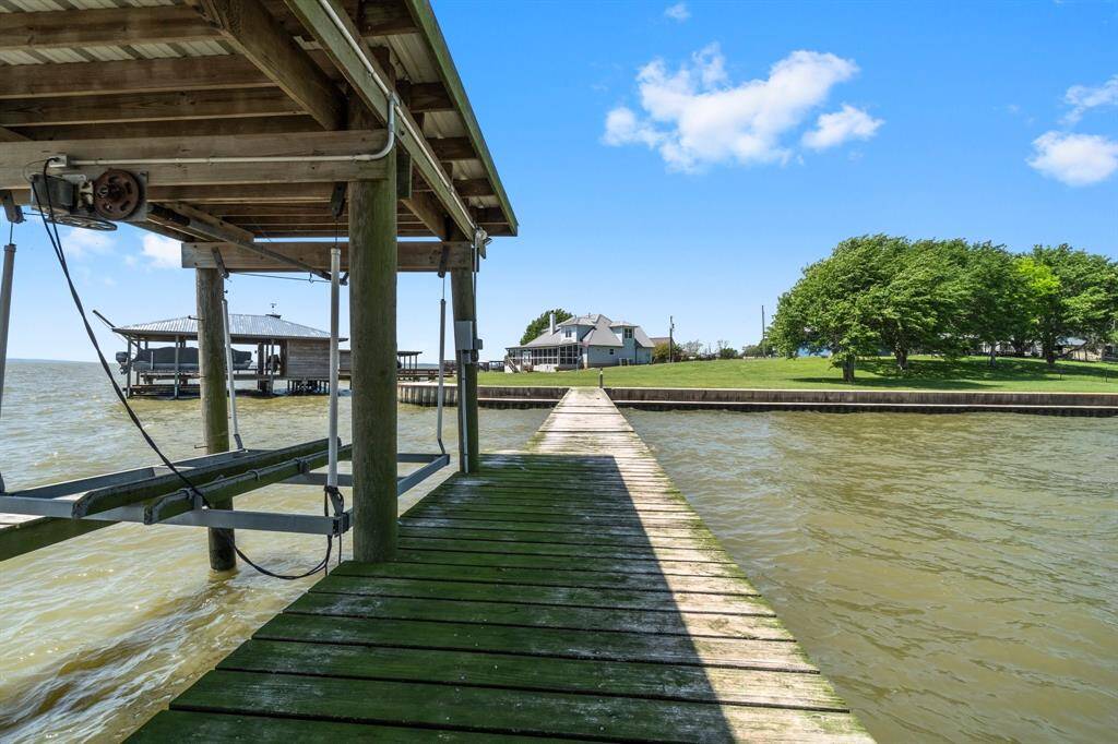 Electric boat lift