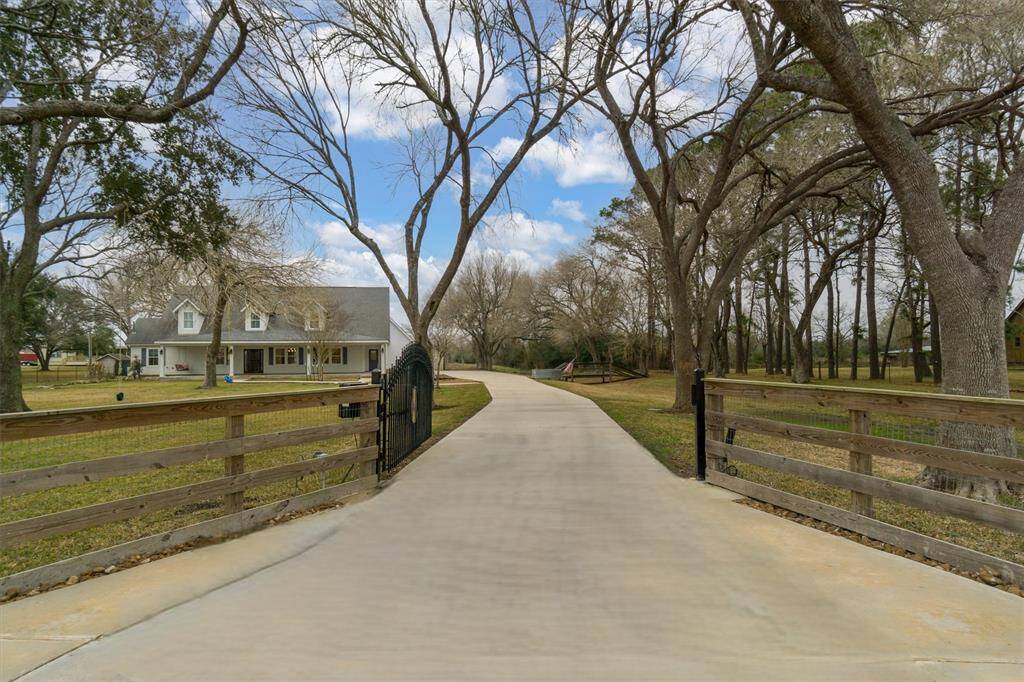Electric gate and fully fenced, for your security and privacy.