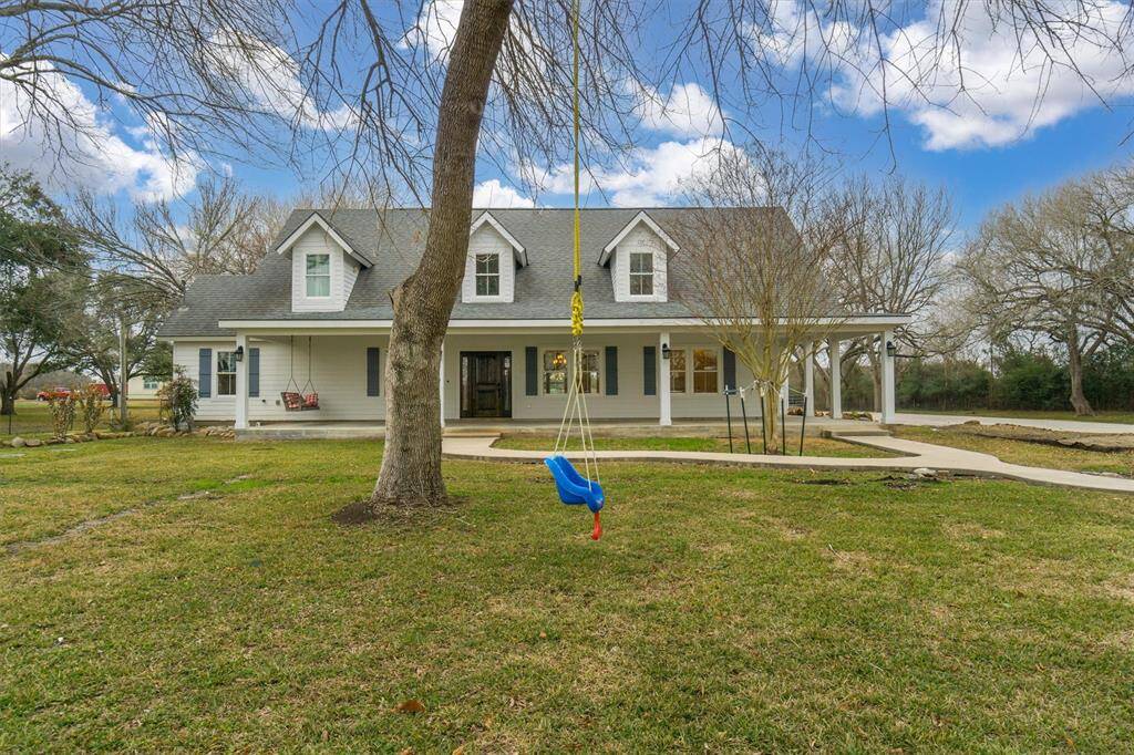 Experience life on the farm in the heart of League City! 4-5/3/3 on 3.75 acres of land on Hewitt St in League City! Multiple swings can stay.