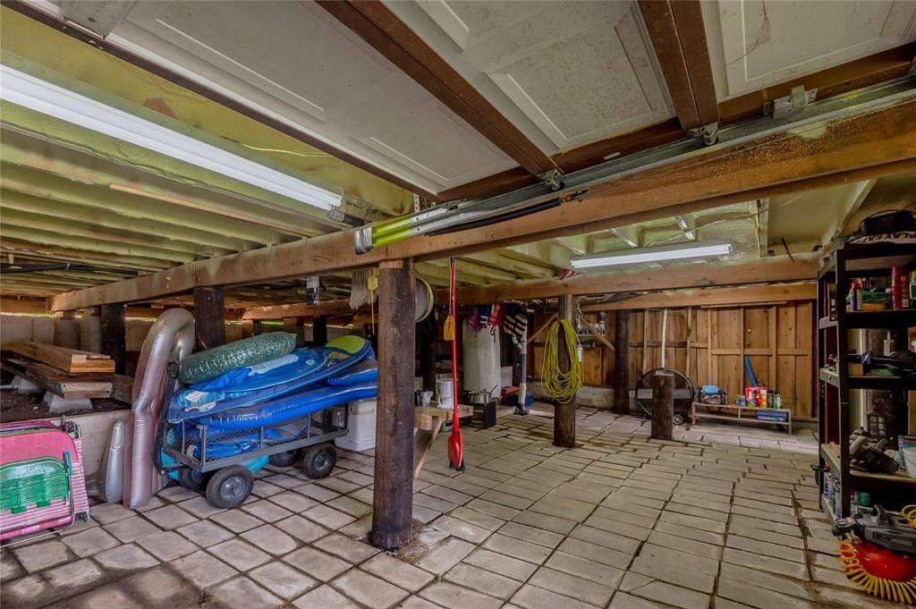 All the thing you see also come with the sell price of the home.
