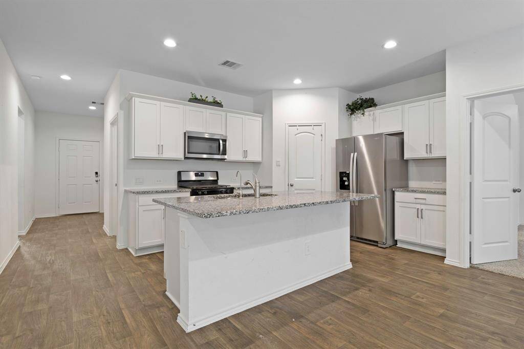 Kitchen overlooks the family room!