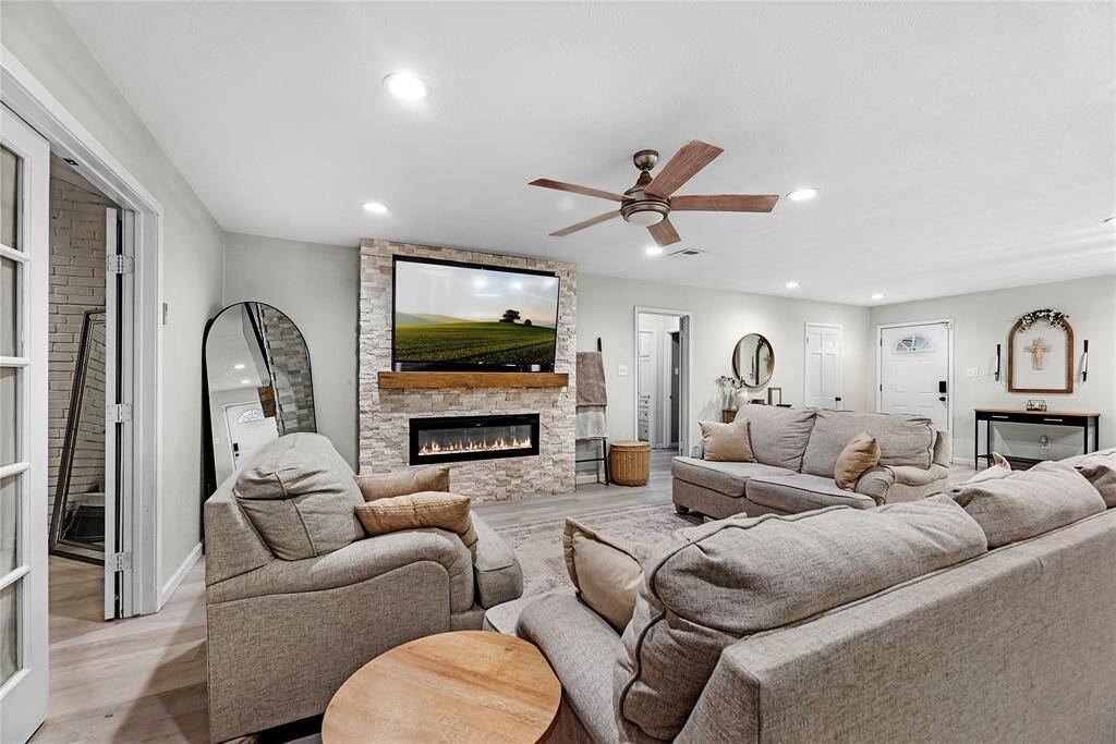 OPEN HOUSE TUESDAY APRIL 22 FROM 5-7PM CALL TODAY TO SEE IT SOONER. RARE UPDATED HOME METICULOUSLY CARED FOR AND READY FOR NEW HOMEOWNERS