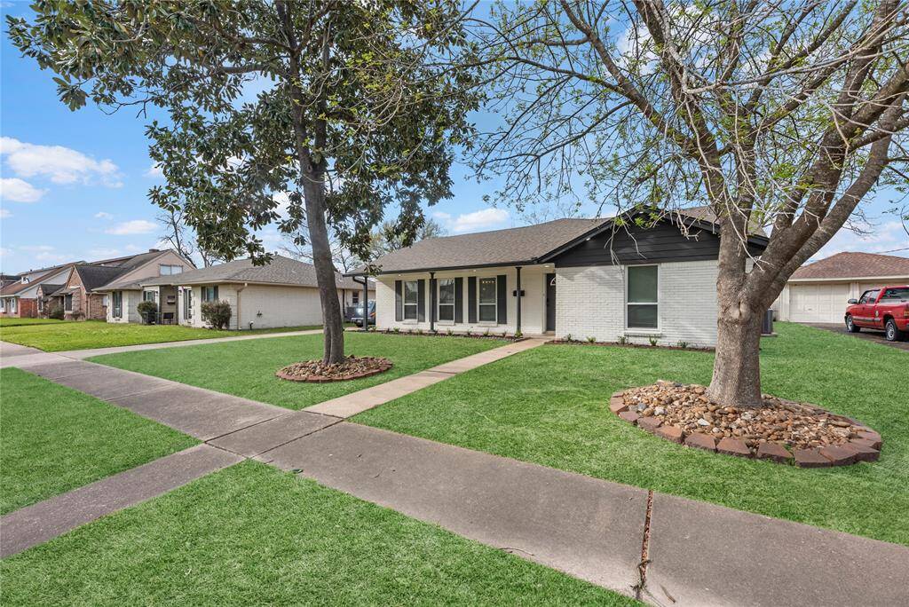 OPEN HOUSE TUESDAY APRIL 22 FROM 5-7PM CALL TODAY TO SEE IT SOONERGREAT DOUBLE PANE WINDOWS!