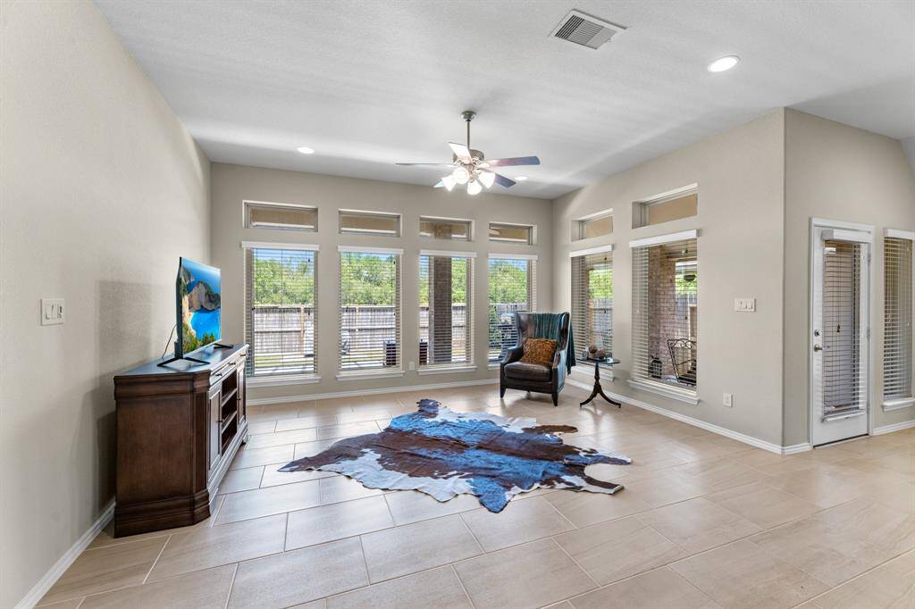 Beautiful and bright living room with ceramic tile.