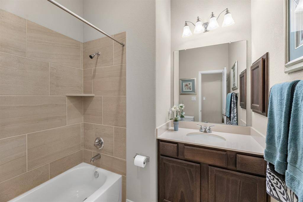 Full bathroom located between the second and third bedrooms at the front of the home.