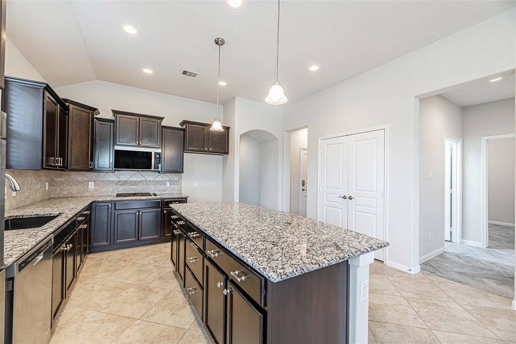 Kitchen equipped with Double ovens, Gas Range, dishwasher & brand new microwave