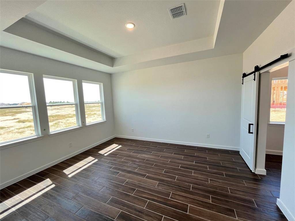 Spacious primary suite