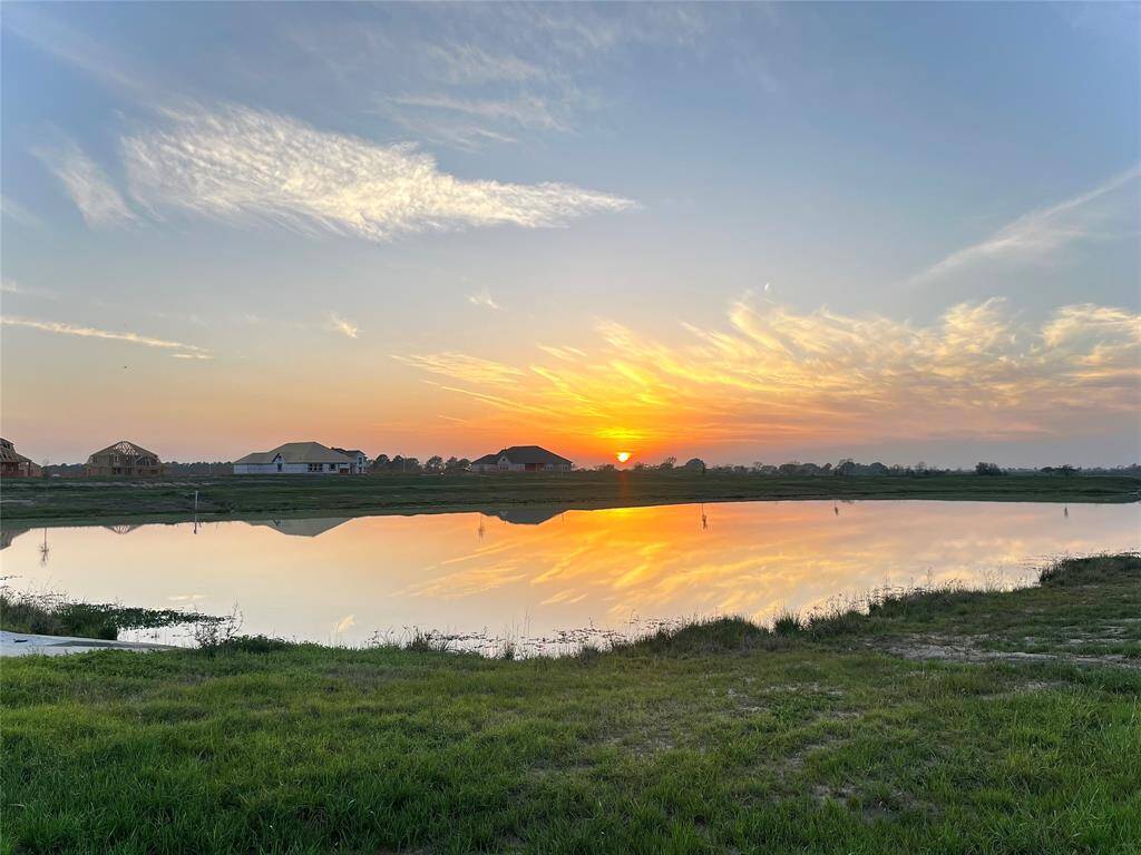 Enjoy beautiful Texas sunsets at Cane Crossing.