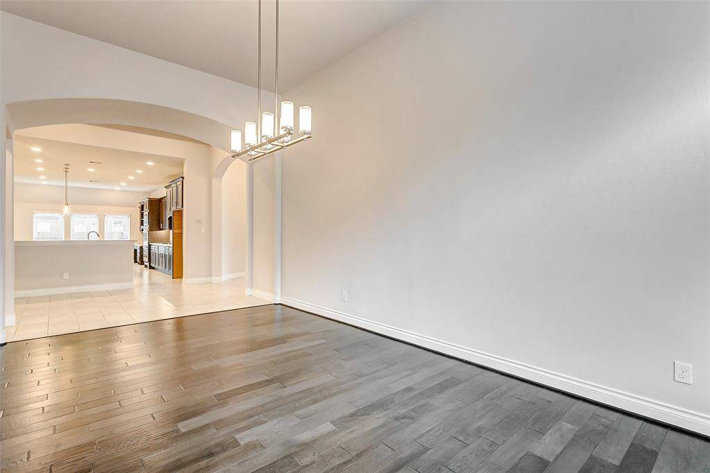 Ideally positioned adjacent to the chef's kitchen, the luxurious dining room is designed to make entertaining effortless and enjoyable. The refined design, complemented by stunning finishes, sets the perfect stage for family meals and elegant dinner parties.