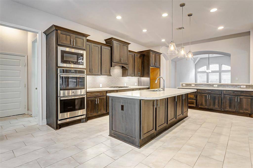 Whether you're preparing an elaborate gourmet meal or simply enjoying a relaxed dining experience, this kitchen is designed to inspire both creativity and comfort. With its thoughtfully planned layout, high-end finishes, and spacious work areas, it offers the ideal environment for exploring your culinary passions.
