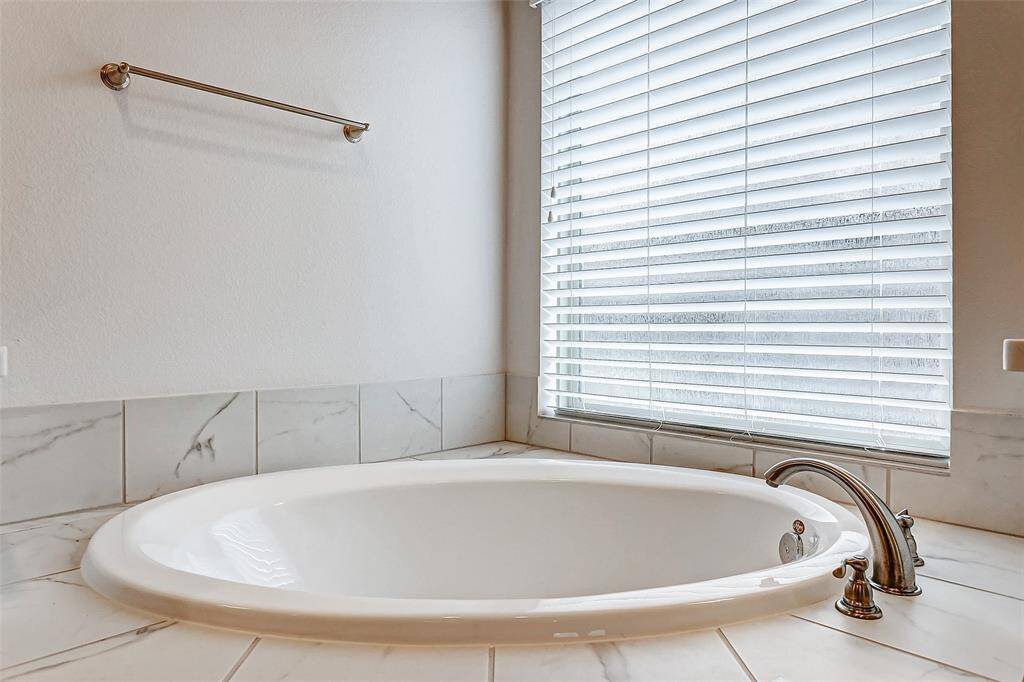 Between the vanities sits an oversized soaking tub, perfect for long, relaxing soaks.