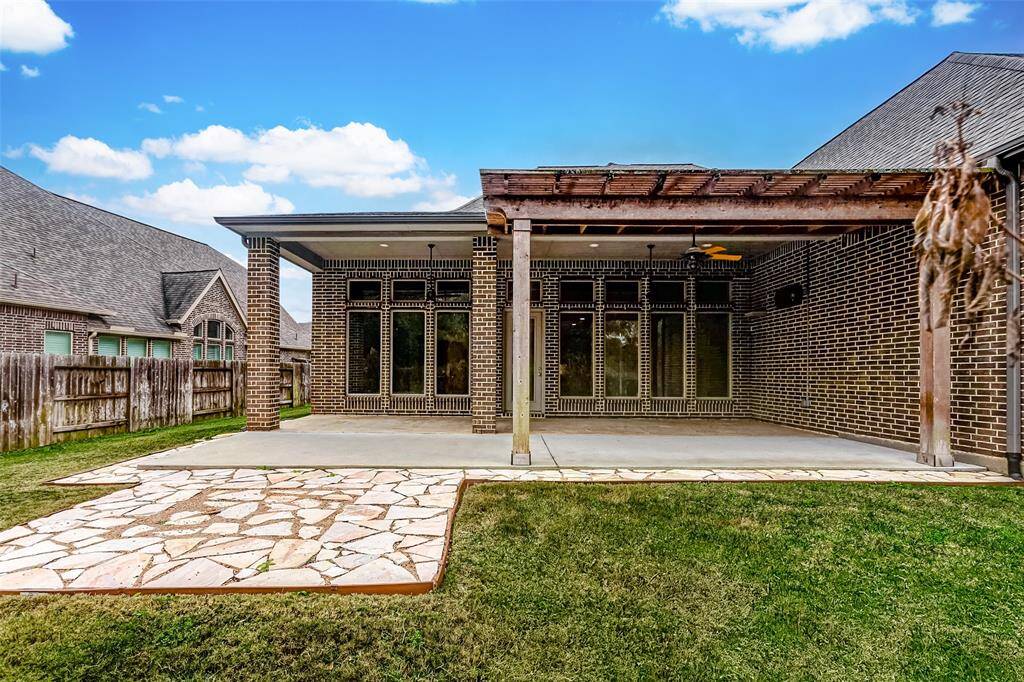 Whether you’re hosting friends, relaxing with family, or simply unwinding in nature, this outdoor space is designed for enjoyment and tranquility.