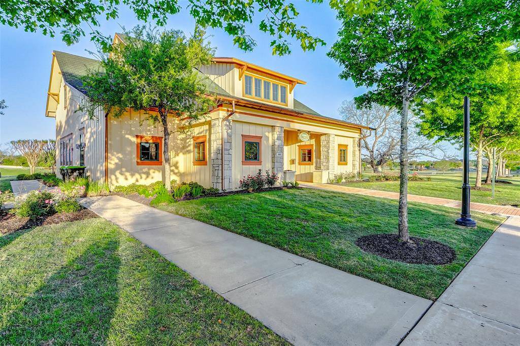 You'll find the Welcome Center conveniently located at the intersection of Fulshear Trace Boulevard and Lodge Lake Drive.