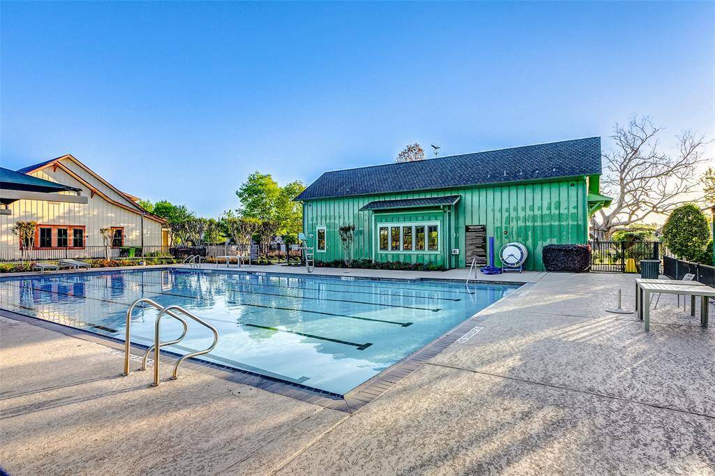 Fulbrook on Fulshear Creek boasts two pools for residents' enjoyment: a competition pool and a resort-style pool. Whether you're splashing around with the kids, participating in the swim team activities, or simply seeking some tranquil alone time, there's something for everyone to enjoy.