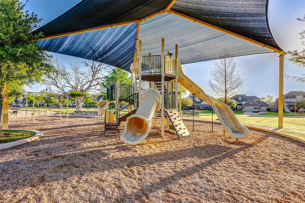 Children at Fulbrook on Fulshear Creek have their own shaded playground. Take a moment to unwind and appreciate nature while the kids enjoy outdoor playtime.