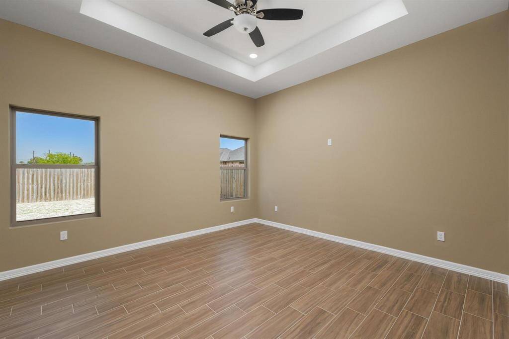 Spacious Main bedroom