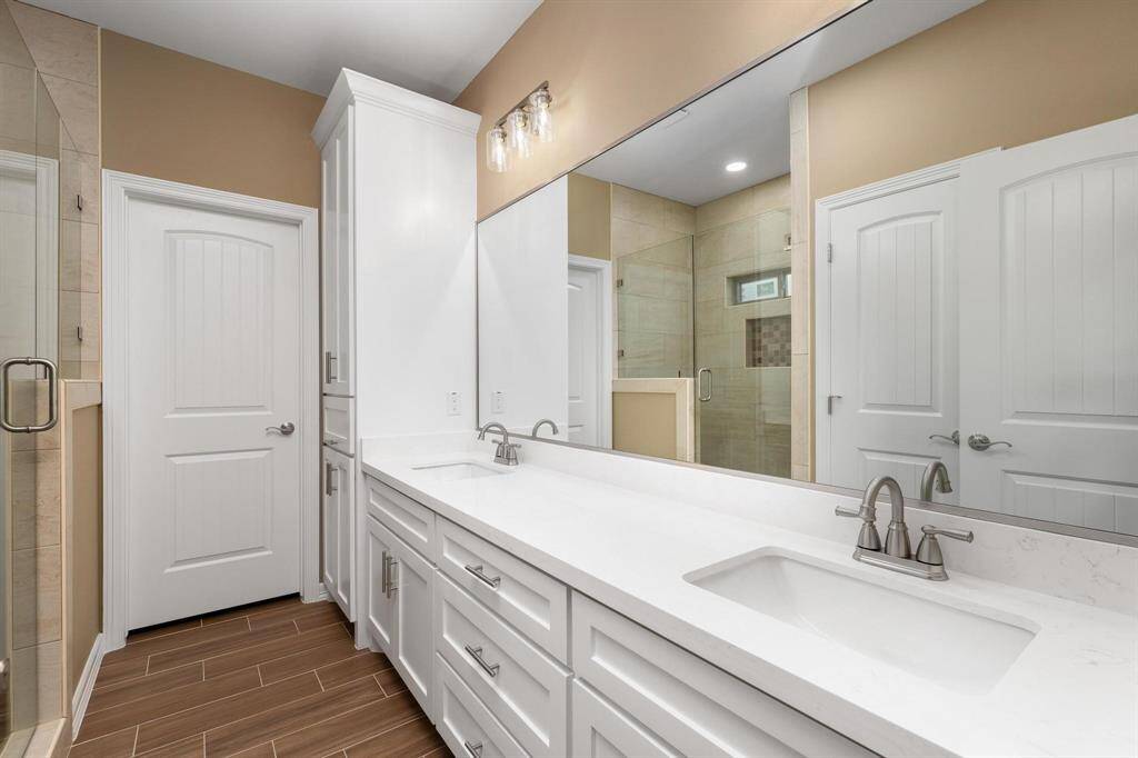 Main bath with wa