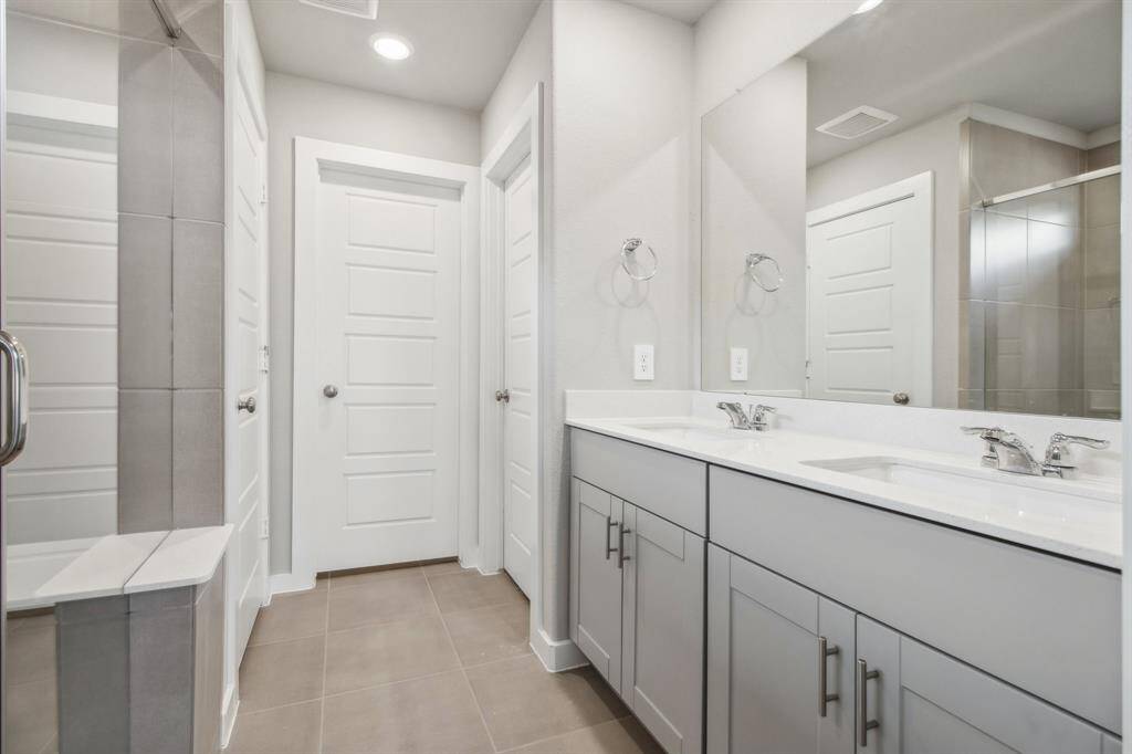 Photo is not of the actual home but is an inspirational photo of builder’s model home and may depict options, furnishings, and/or decorator features that are not included.