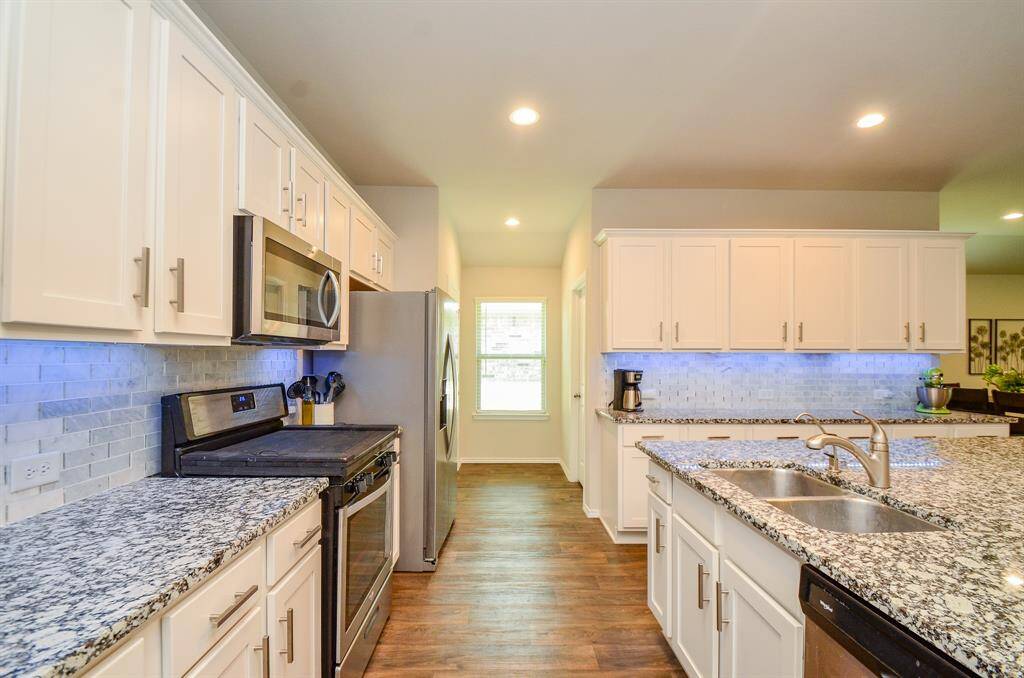 This Designer backsplash will surely impress you! You can change the color of the undermount lights!