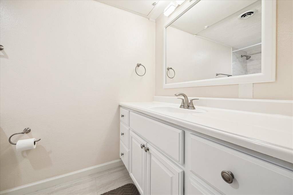 Nicely kept clubhouse amenities