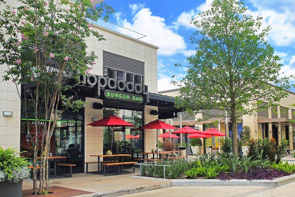 River Oaks Shopping district nearby for endless shopping and dining!