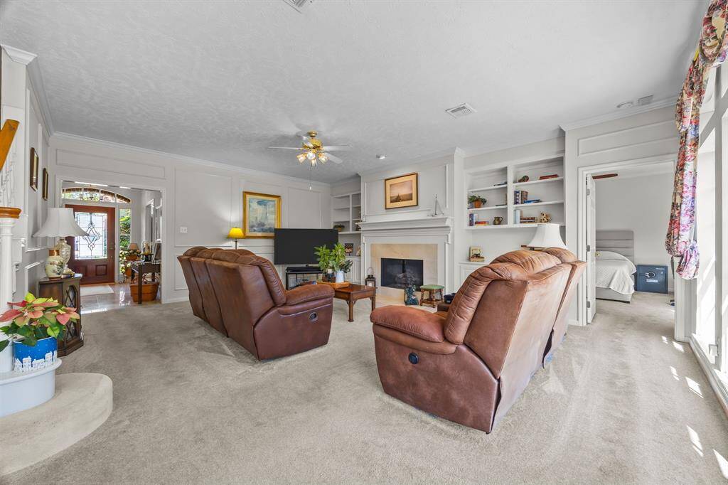 Spacious living room ideal for summer entertaining.