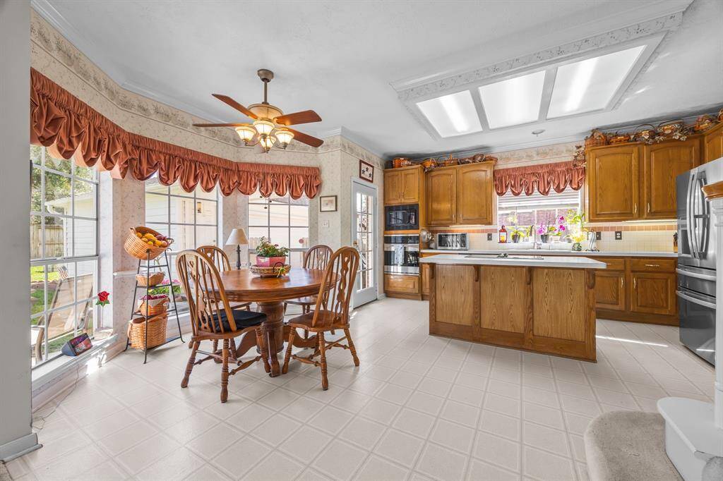 Cozy breakfast nook, perfect for enjoying your morning coffee with a view.