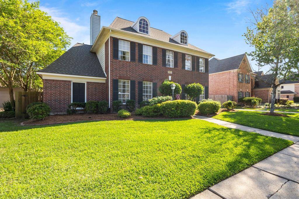 Experience the vibrant Brookwood community, featuring a pool, tennis and basketball courts, scenic trails, and parks—ideal for families.