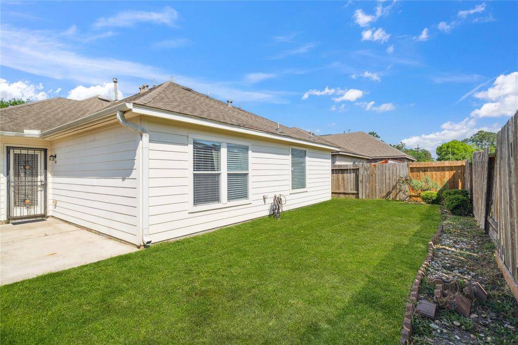 Step into your quaint-sized backyard, ideal for grilling, relaxing, or entertaining family and friends in a cozy outdoor setting.