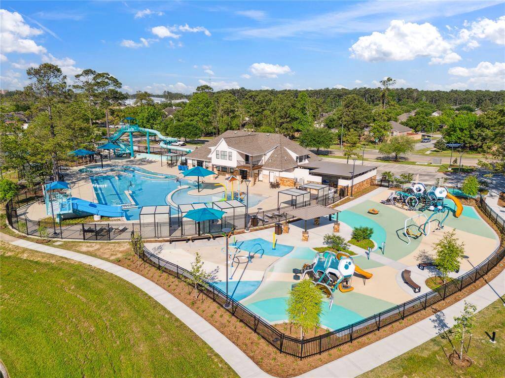 From water fun to wide-open green spaces, the community amenities are designed for every age and interest—making this neighborhood a true lifestyle destination.