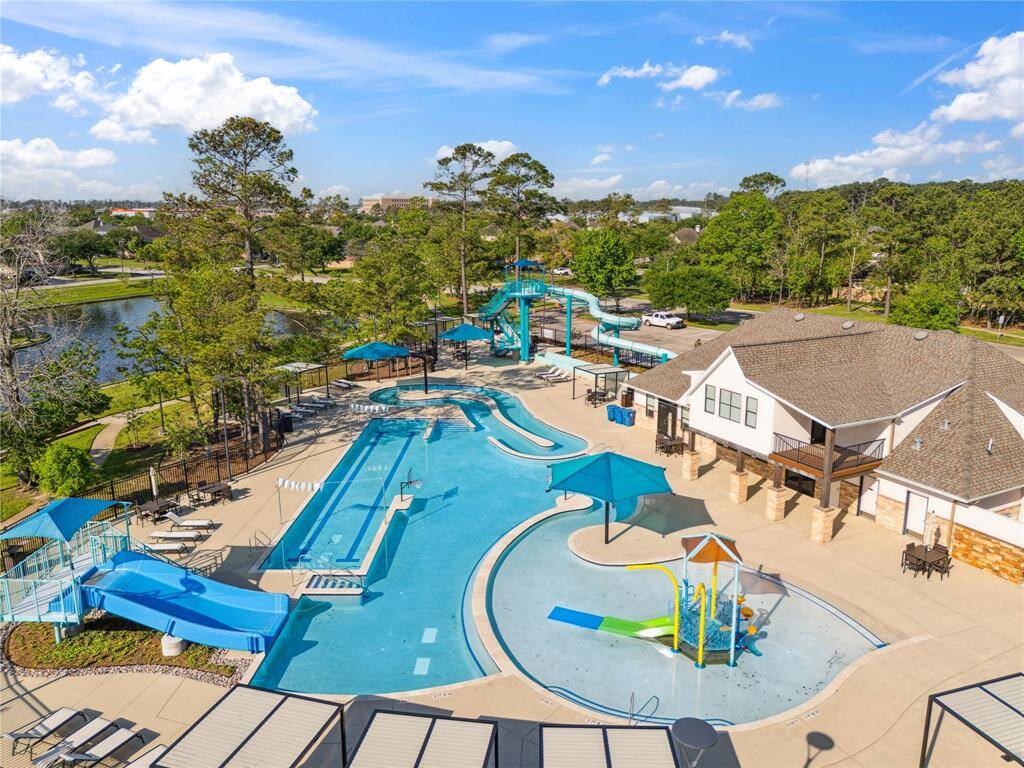 From water-filled fun to open-air relaxation, the community features a variety of amenities designed for active lifestyles and weekend unwinding alike.