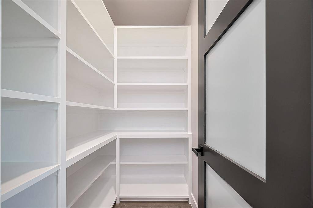 Walk-in Pantry