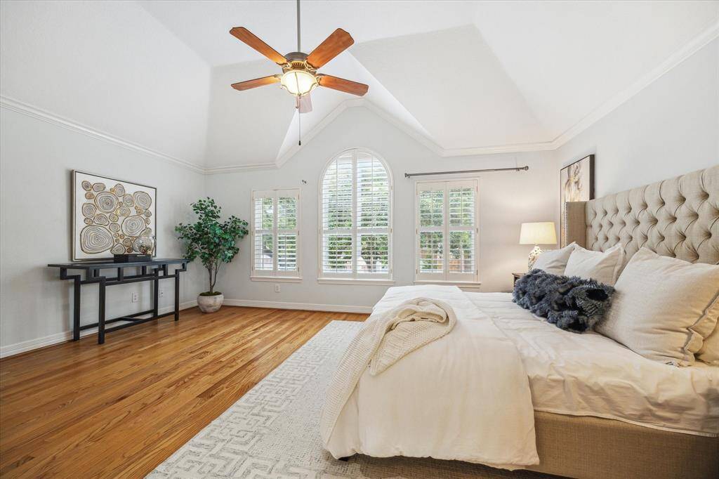 Envision descending this elegant, curved staircase, where style meets sophistication.